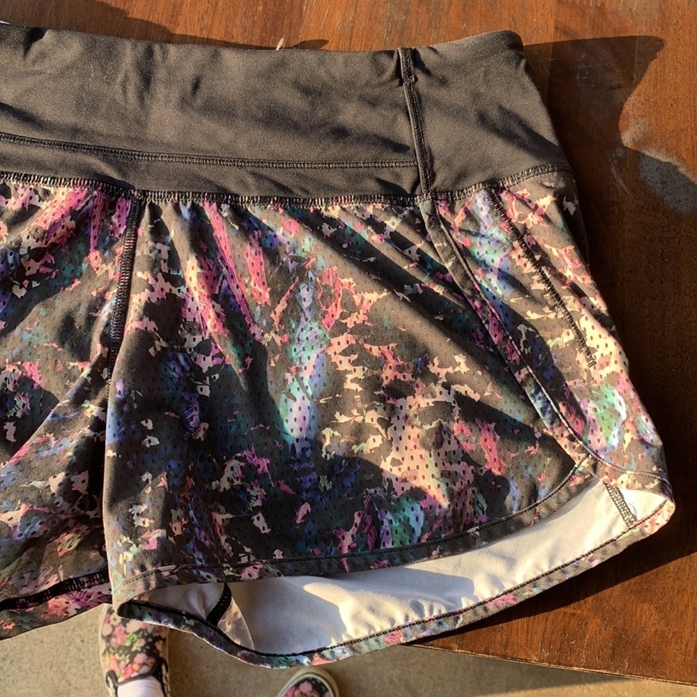 LULULEMON Multi Color Speed Up Shorts Size 6 - Picture 7 of 8